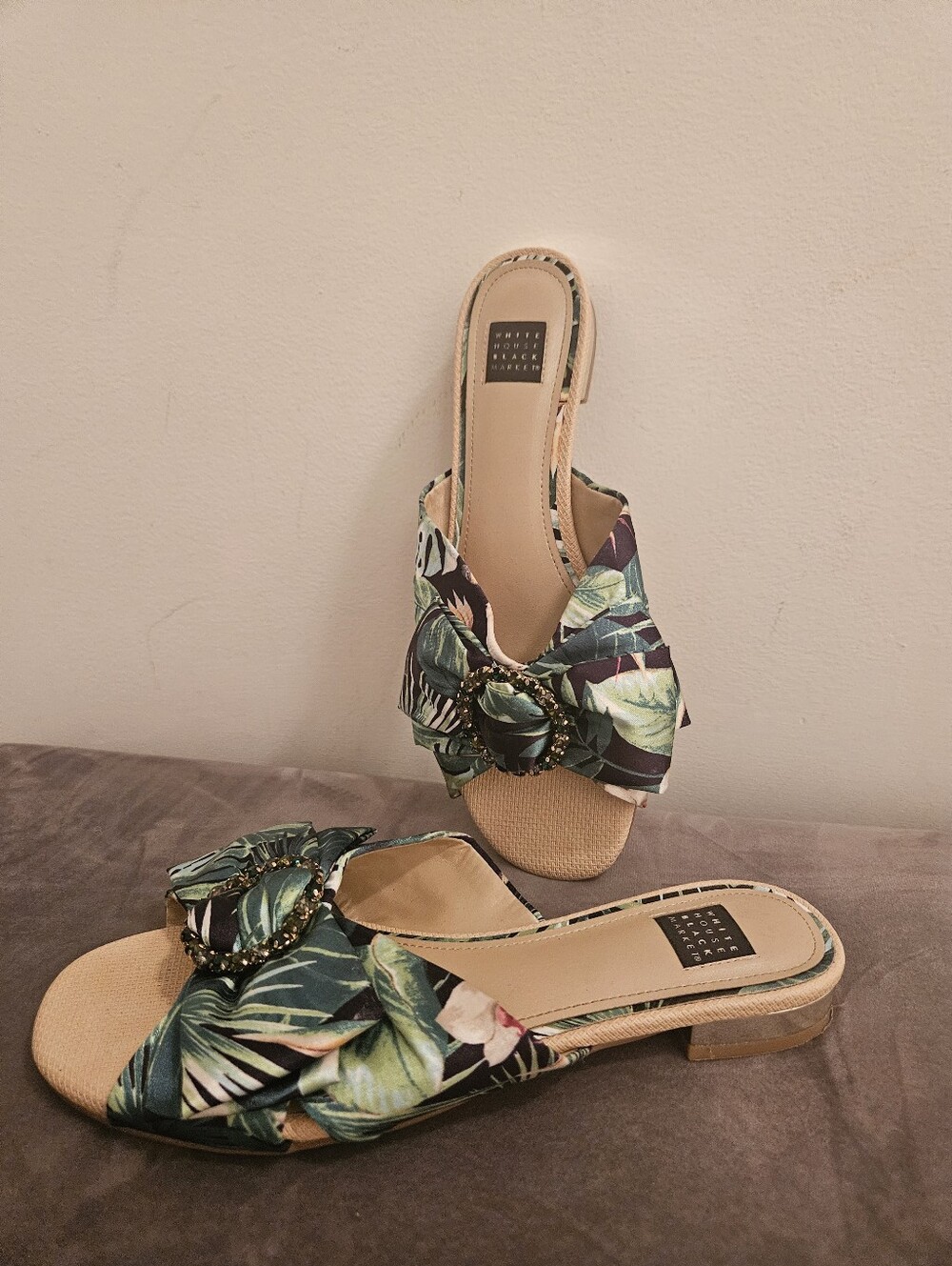 White House Black Market Tropical-Print Knotted Slide Sandals - Green